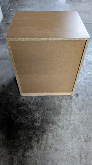 Cómoda de madera con cajones