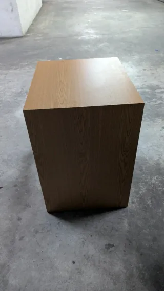 Cómoda de madera con cajones