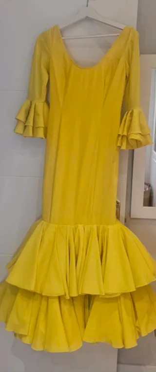 Traje de flamenca amarillo