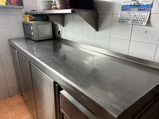 Nevera de mesa de acero inoxidable