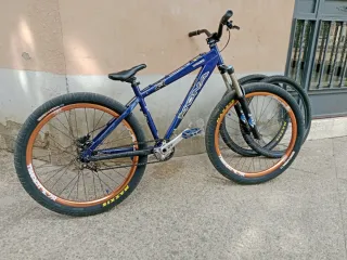 Bicicleta Kona Hoss Dirt Jump Blu