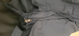 Chaqueta impermeable gris