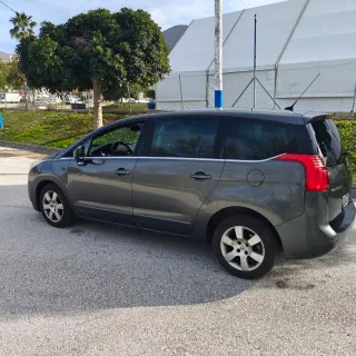 Peugeot 5008 2012
