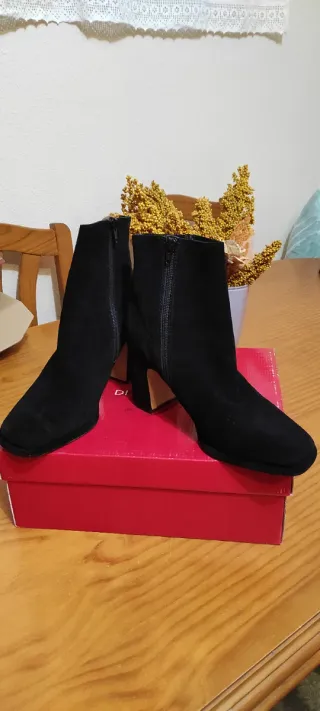 Botines de ante negro talla 40
