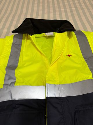 Abrigo amarillo y negro talla M