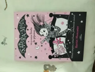 Isadora Moon va a una fiesta de pijamas / Isado...