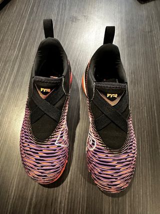 Zapatillas Puma multitacos niño talla 33.