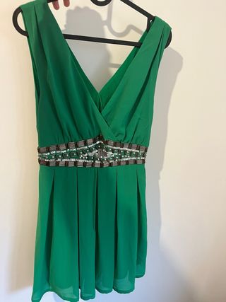 Vestido fiesta estilo romano verde con abalorios