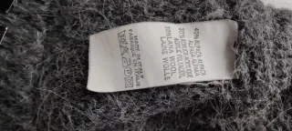 Vestido gris con detalles plateados