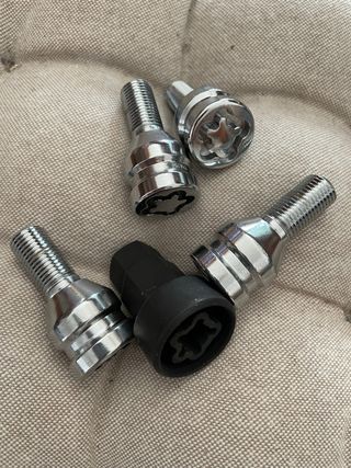 Juego Tornillos Antirrobo Corona TOR9940