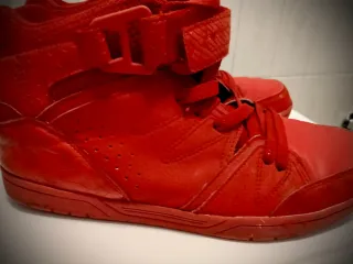 Sneakers da uomo rosse, numero 42