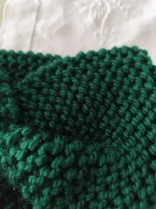 Bandana tejida verde retorcida