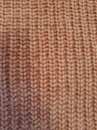 Suéter rosa aterciopelado