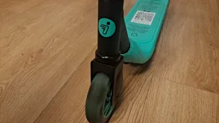 Patinete eléctrico infantil con luces LED