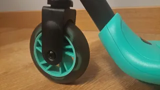 Patinete eléctrico infantil con luces LED