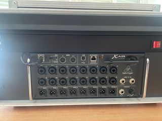Mesa de mezclas digital Behringer X AIR XR18