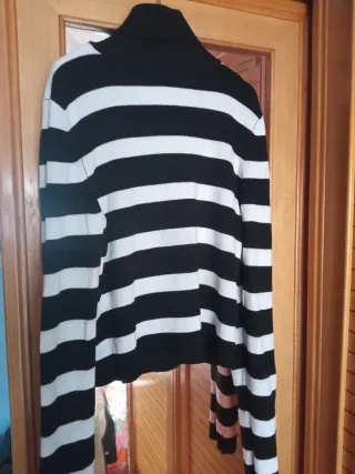 Conjunto Falda y Jersey Rayas Bershka