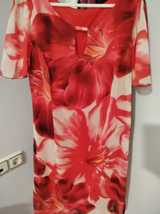 Vestido estampado floral rojo y blanco