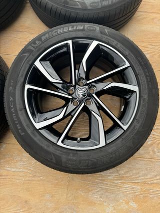 Llantas GM 215/55/R17/94V