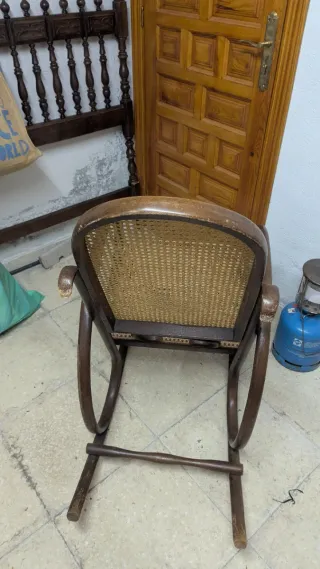 Mecedora antigua madera y mimbre