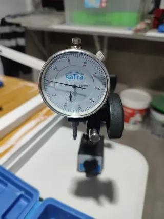 Reloj comparador con base magnética