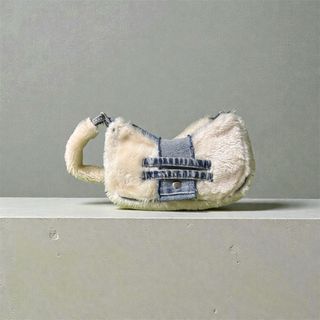 Bolso de mano beige y azul hecho a mano