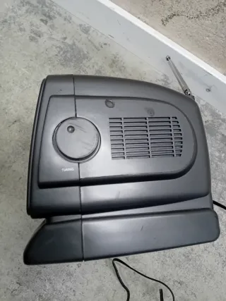 TV Portatile con Radio AM/FM