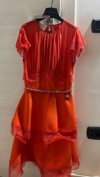 Abito Elisabetta Franchi corallo con catena