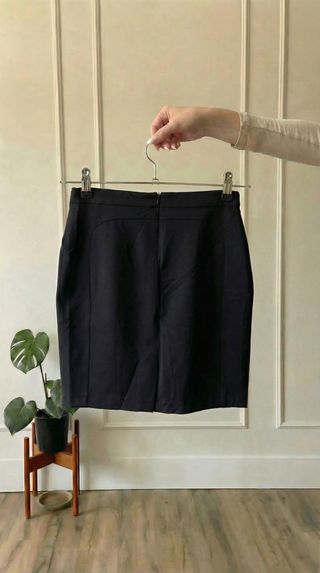 Falda lápiz negra con cremallera