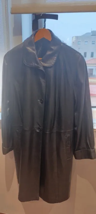 Abrigo de piel auténtica. Por cambio de vestidor.