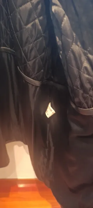 Abrigo de piel auténtica. Por cambio de vestidor.