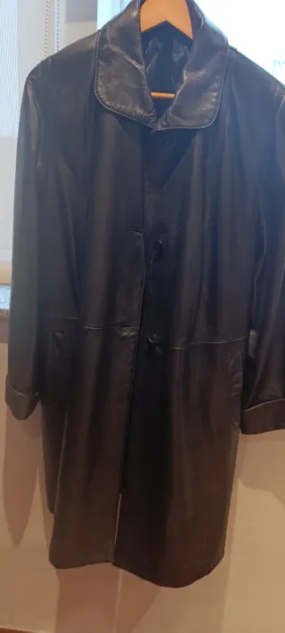 Abrigo de piel auténtica. Por cambio de vestidor.