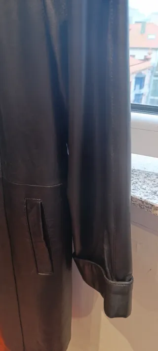 Abrigo de piel auténtica. Por cambio de vestidor.