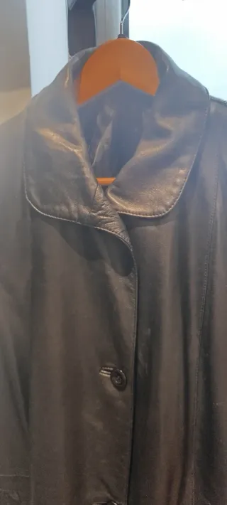 Abrigo de piel auténtica. Por cambio de vestidor.