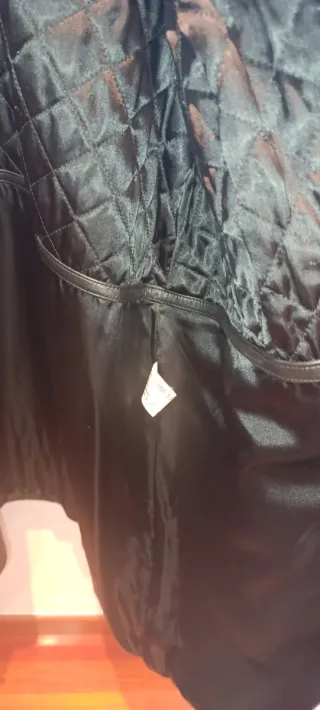 Abrigo de piel auténtica. Por cambio de vestidor.