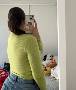 Camiseta verde de manga larga acanalada