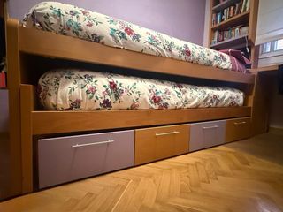 Cama nido de madera con cajones lacados