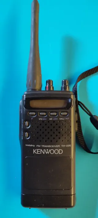 Walkie Talkie Kenwood TH-22E + Cargador