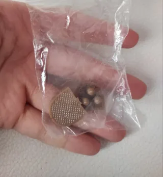 Zapatos de tacón naranjas y beige