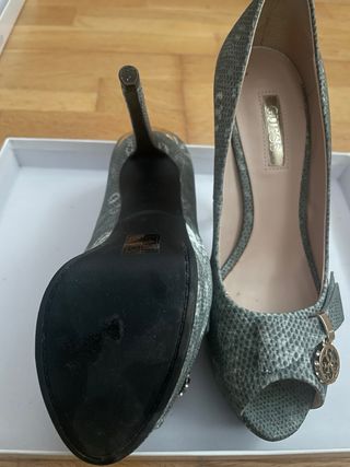 Sandalias Guess grises/multicolor