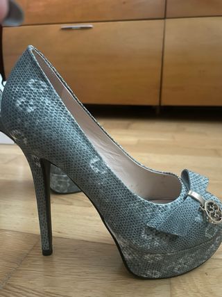 Sandalias Guess grises/multicolor