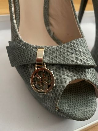 Sandalias Guess grises/multicolor