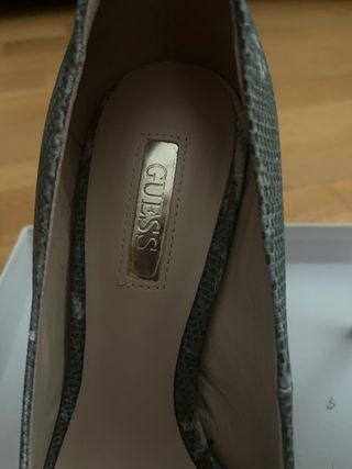 Sandalias Guess grises/multicolor