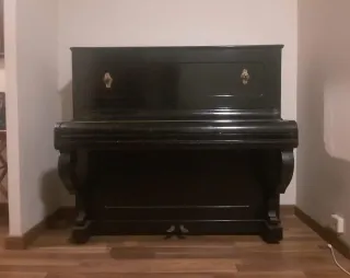 Piano Bernareggi Gassó y Cia. Teclas Marfil