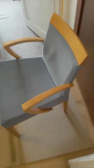 Sillón vintage tela y madera. Color azul grisáceo.