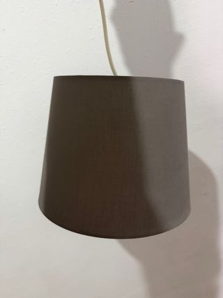 Lámpara colgante IKEA gris y blanca