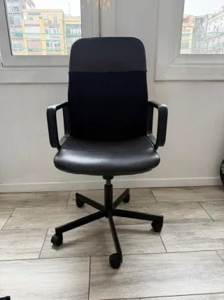 Silla de Oficina Giratoria Negra