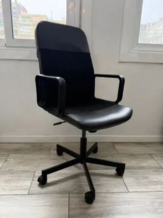 Silla de Oficina Giratoria Negra