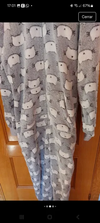 Mono pijama gris con estampado