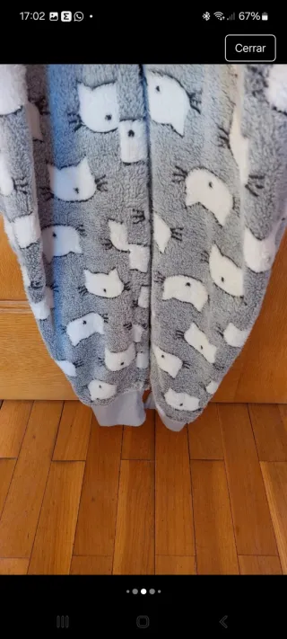Mono pijama gris con estampado